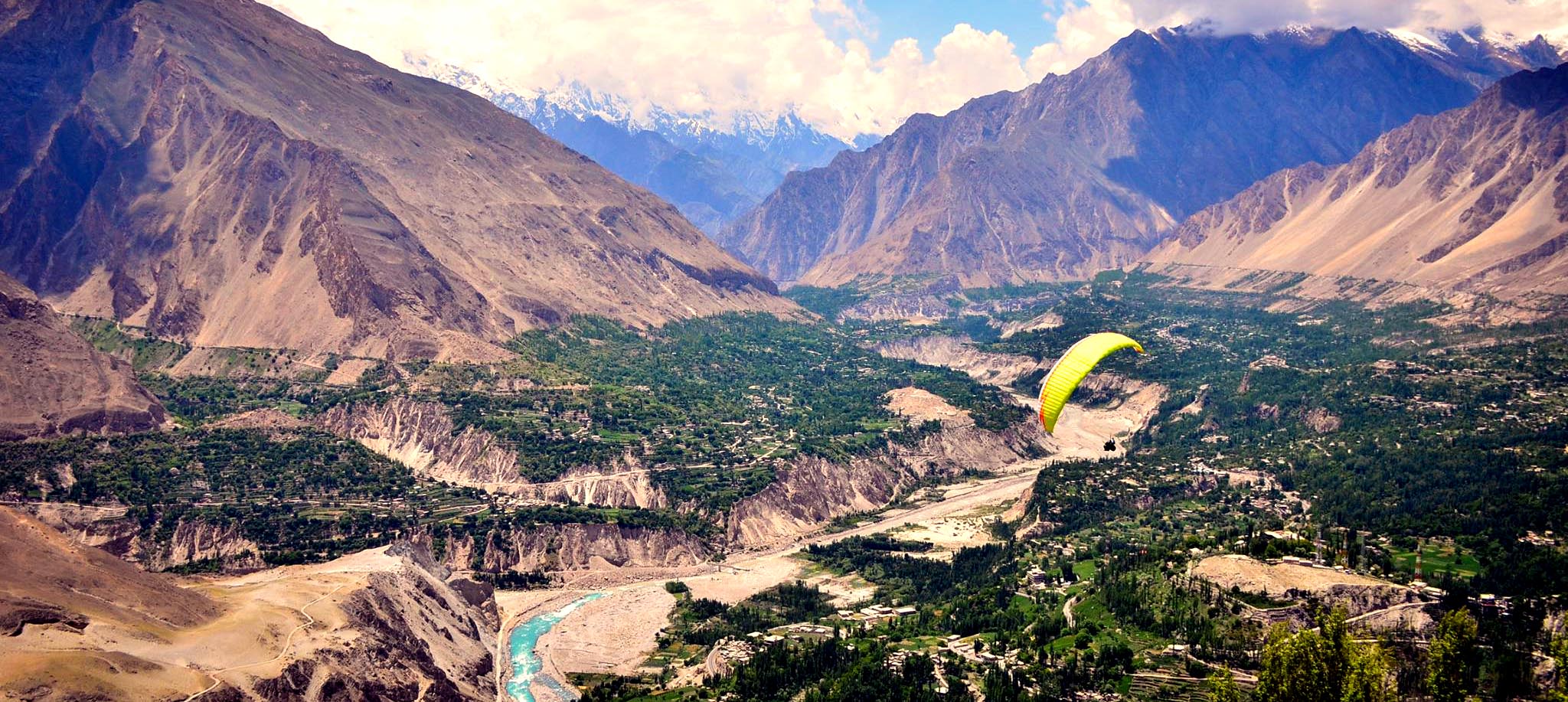 PARAGLIDING IN GILGIT VALLEY